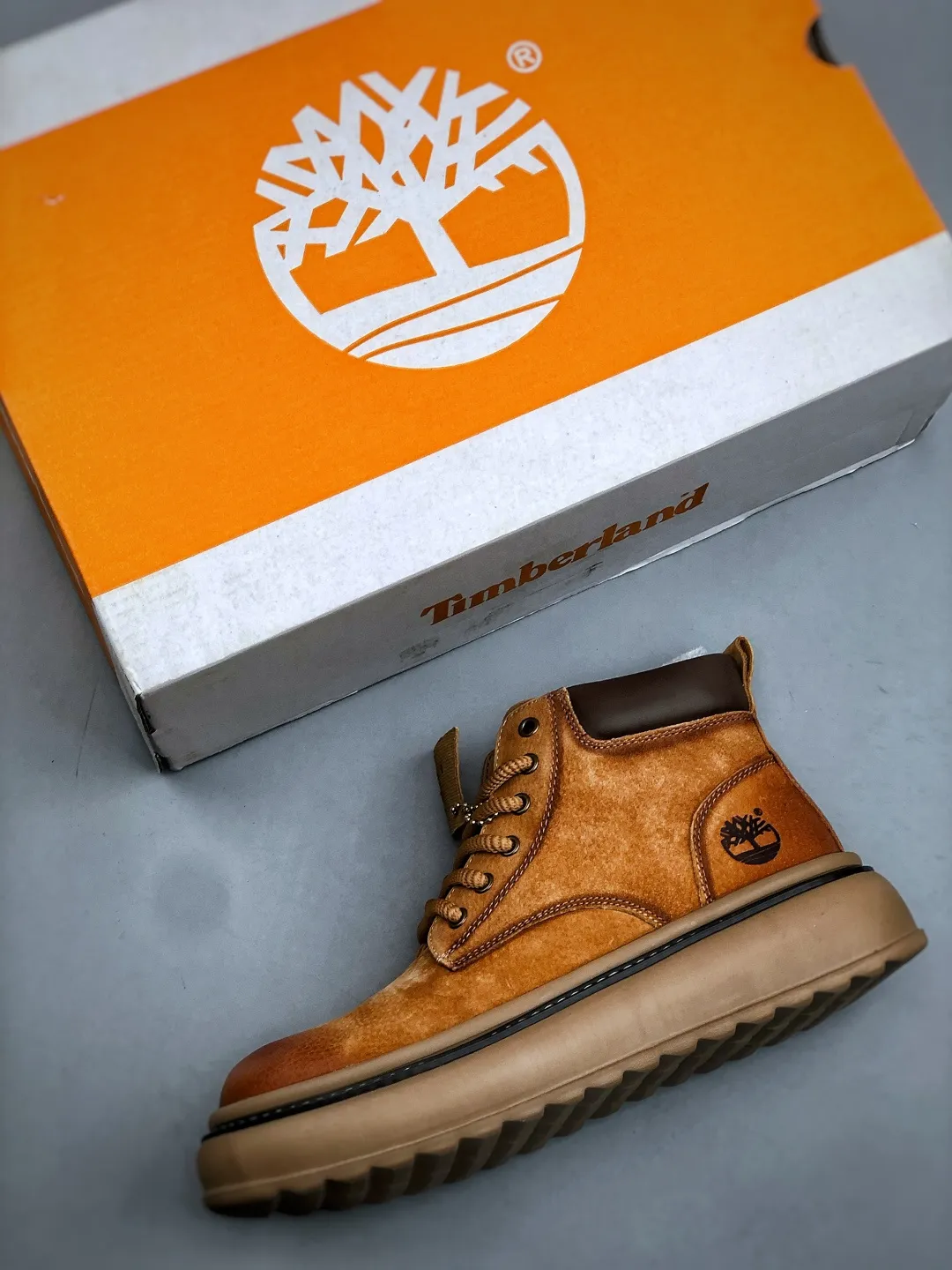 Welfare special offer 💰480 Timberland Timberland new autumn and winter products must-have outdoor casual rhubarb boots series in autumn and winter #Guangdong Dachang quality original box original packaging fashionable and trendy matching The fabric is made of Italian 🇮🇹 top-grade frosted fine-grained cowhide lightweight outsole with anti-odor and anti-corrosion genuine leather latex insoles The outsole and hardware are all made from OEM raw materials Same as the original Goodyear glue process Good products do not kill pigs The quality of the first order is strictly controlled. Exclusively launched on the entire network. The quality is beyond doubt. The whole set is packaged in the same official website to give you a perfect wearing experience. The quality is exquisite and durable. A must-have for sportsmen. Specially designed to handle whether it is handsome or not. High-quality and first-class foot feel. This winter, it is specially used for cold protection and outdoor use. It can be matched casually in daily life. Size: 38-44 (leather shoe size)